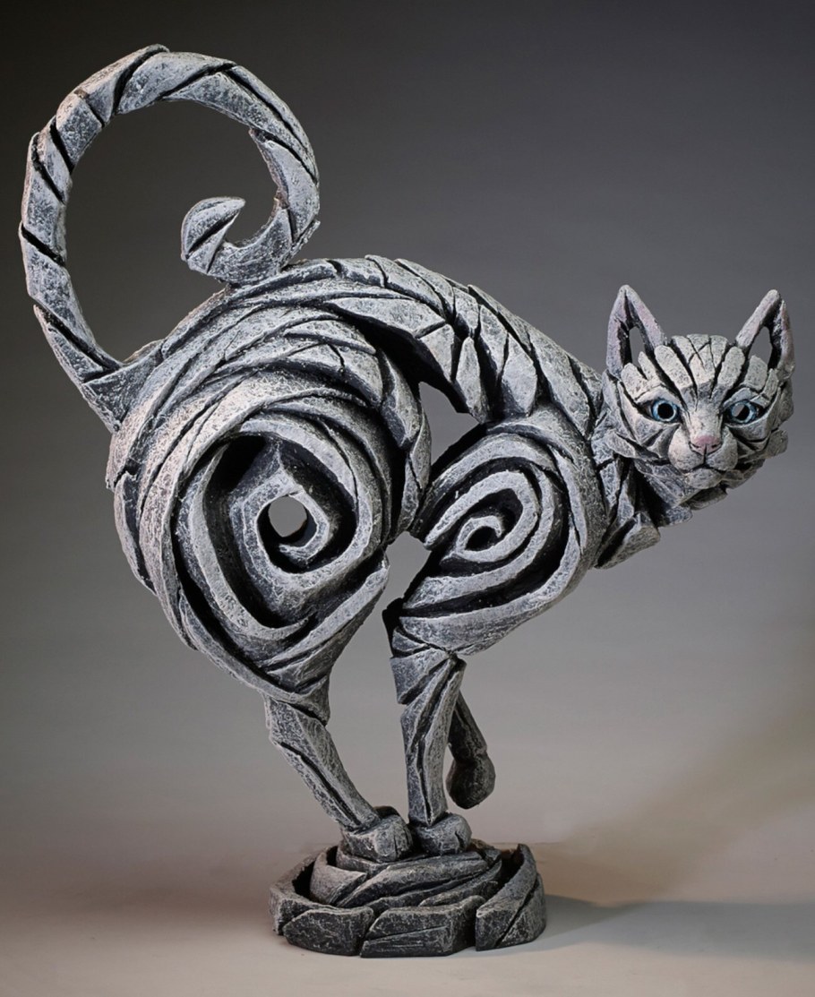 Стилизованная скульптура