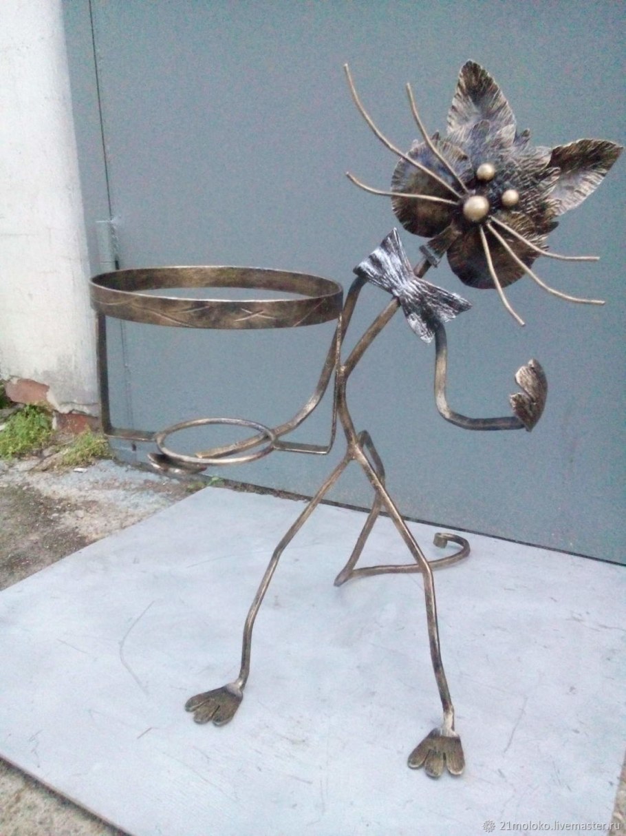 Кованый кот подставка под цветы