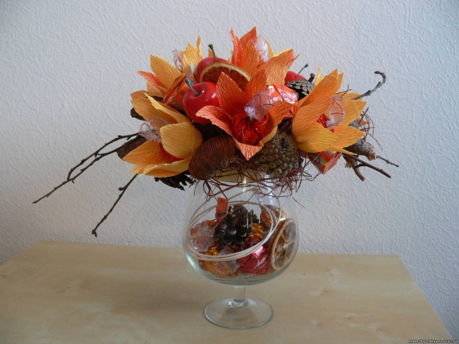 Экибана из осенних листьев