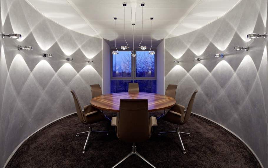 Настенное освещение комнаты