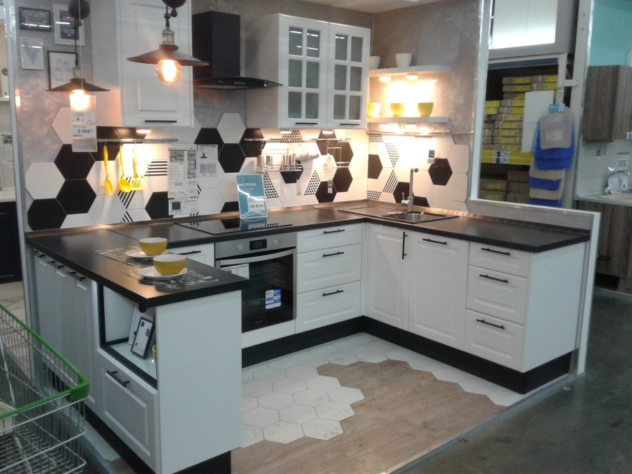 Белая кухня Леруа Мерлен