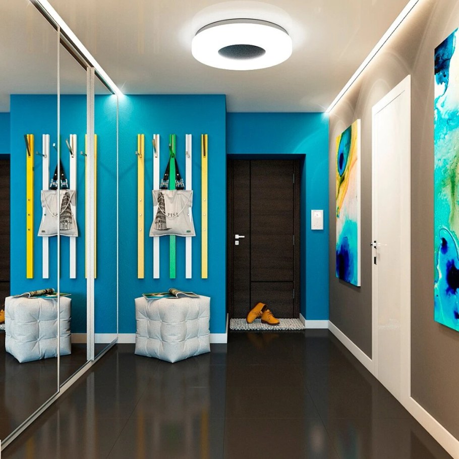 Прихожая в голубых тонах