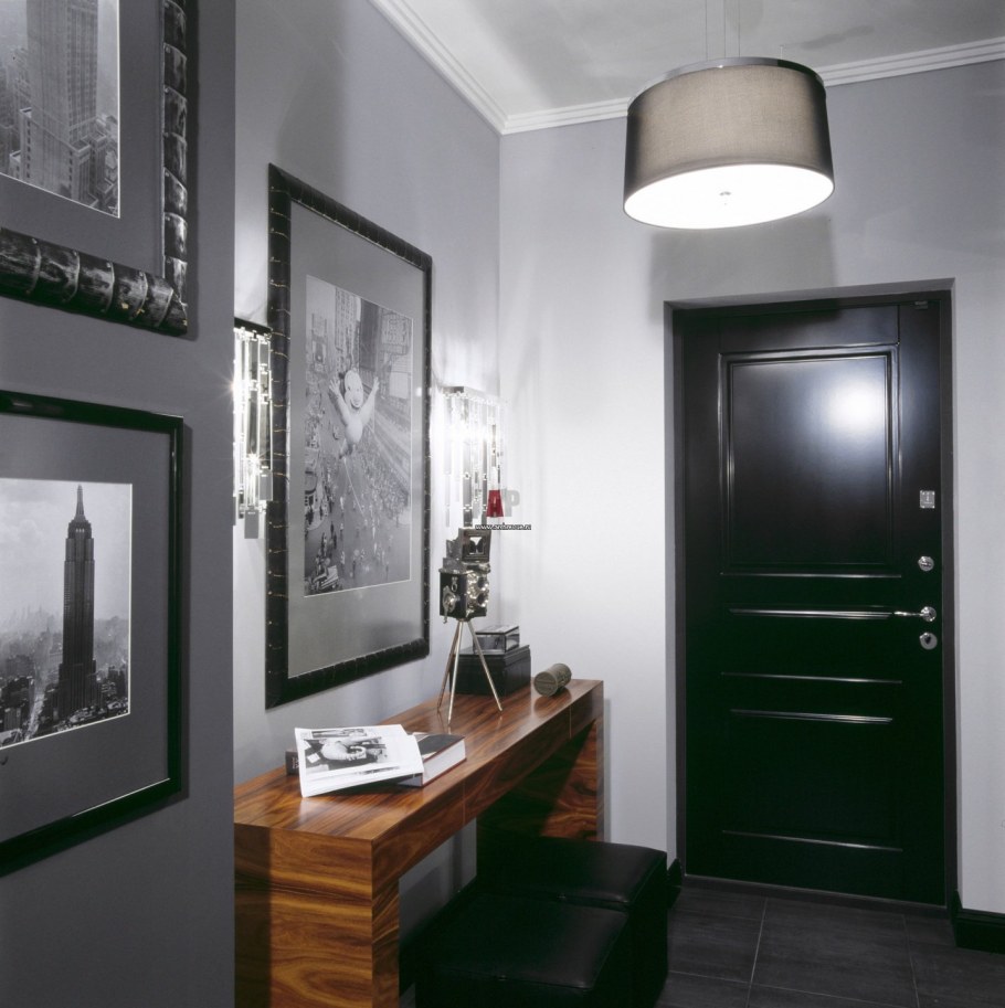 Прихожая в серых тонах