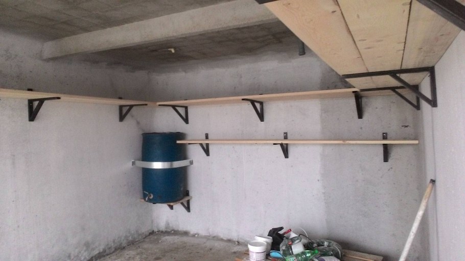 Полки в гараже