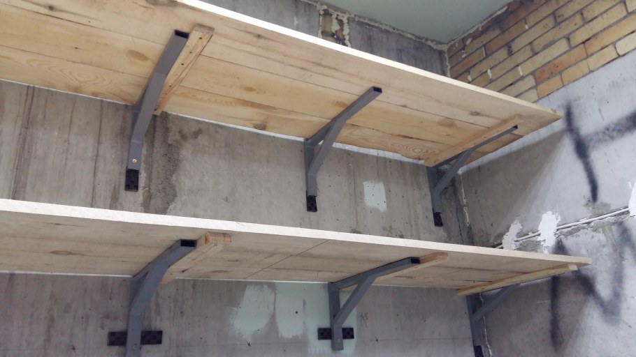 Кронштейн для полок в гараж