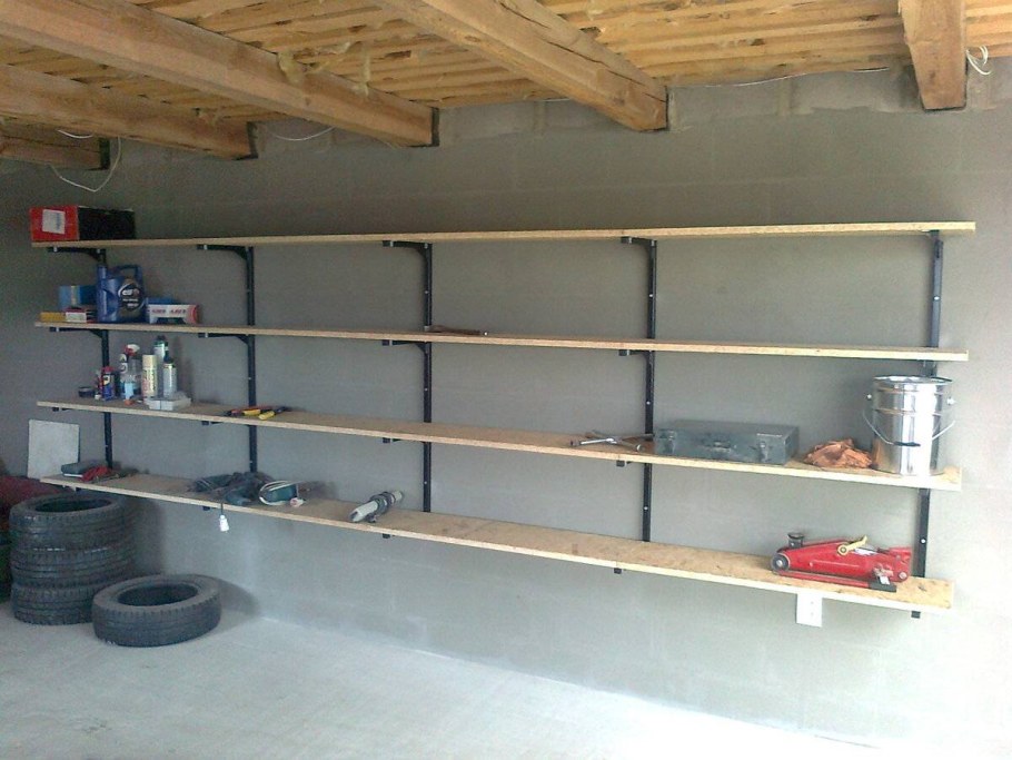 Полки и стеллажи в гараже