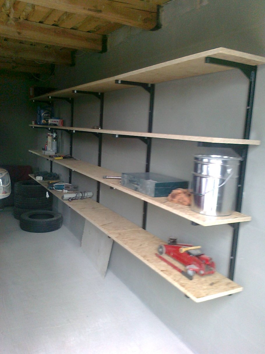 Подвесные полки в гараже