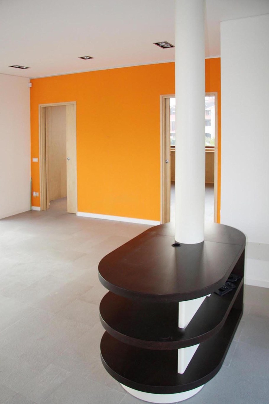 Столбы в комнате