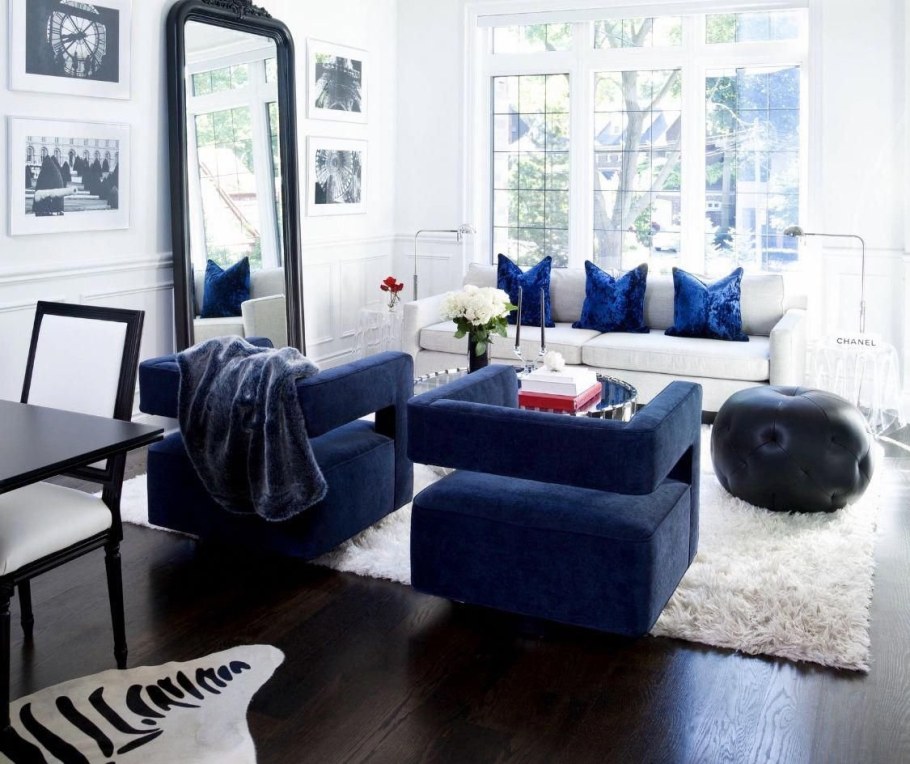 Синий диван в интерьере