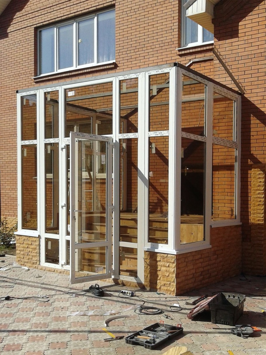 Пластиковый входной тамбур