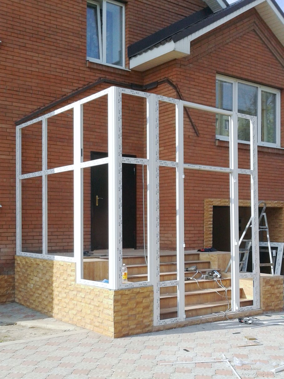 Пристрой входной группы к дому