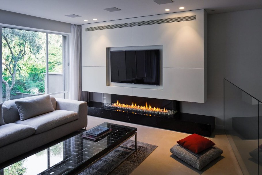Современный камин в гостиной