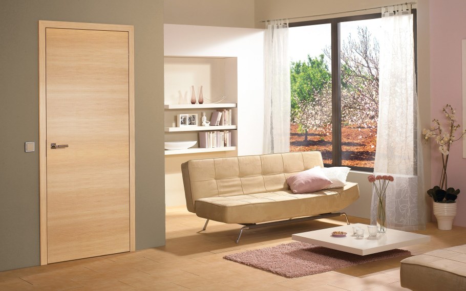 Дверь в комнату