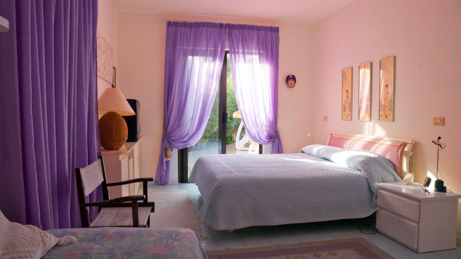 Спальня в розовых тонах