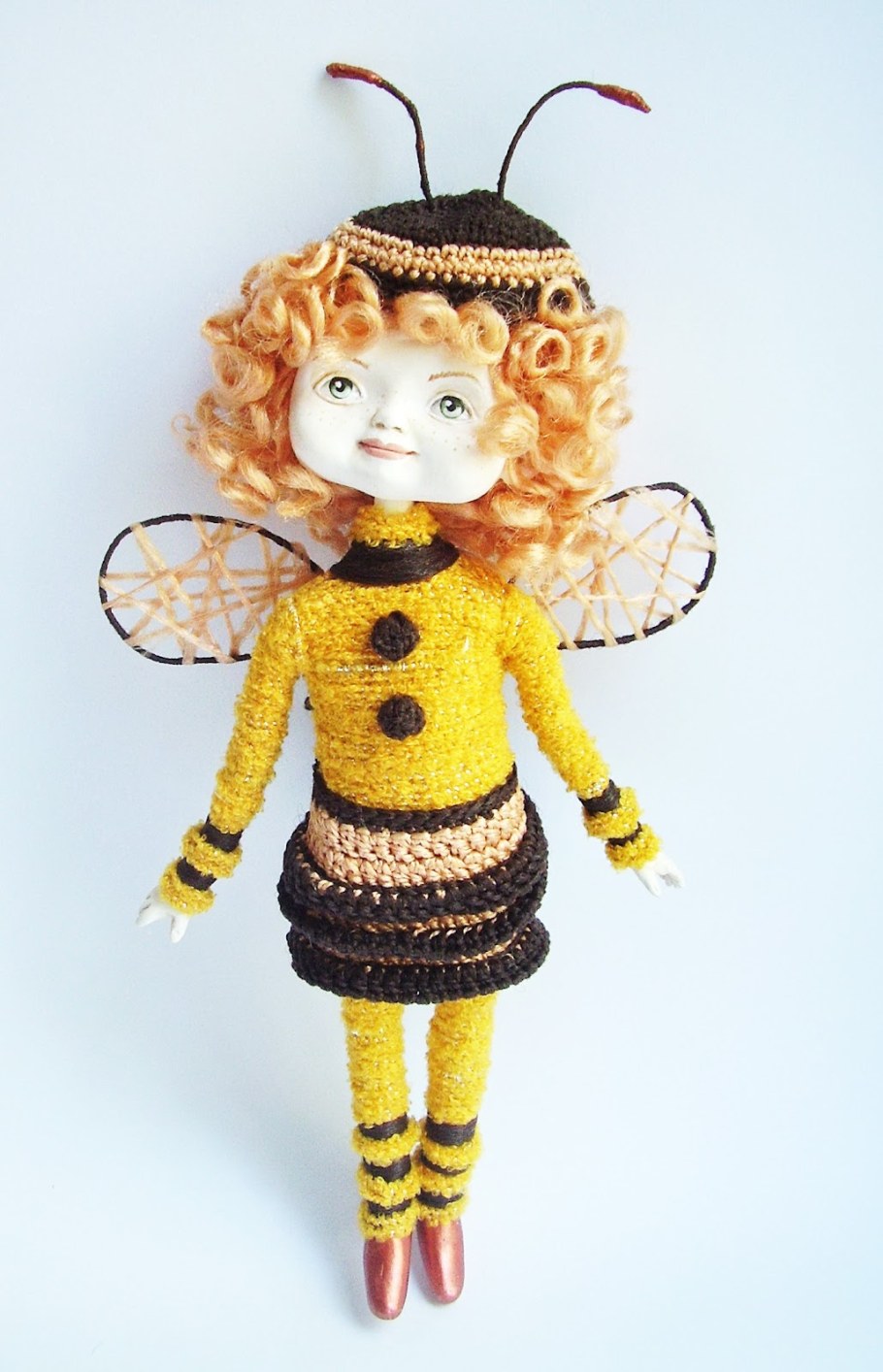 Текстильная кукла пчела