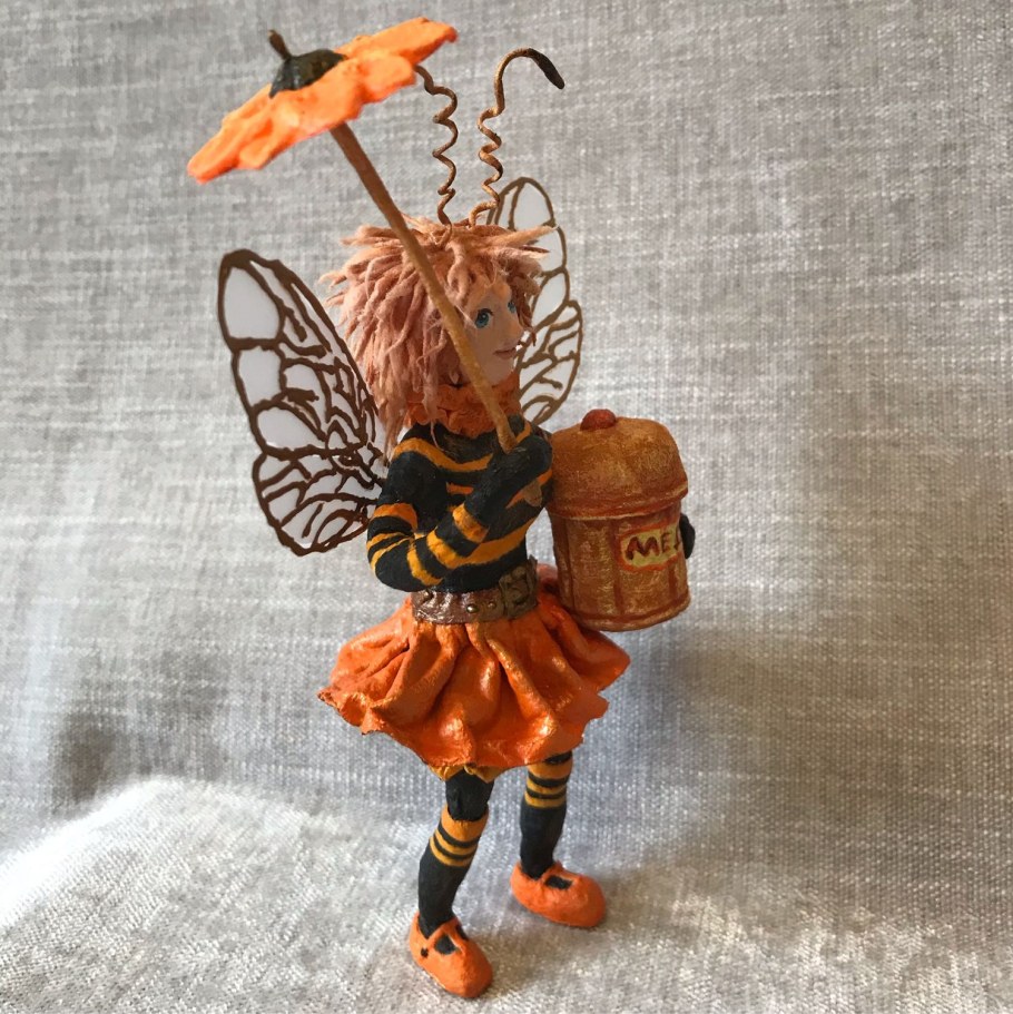 Куколка Пчелка