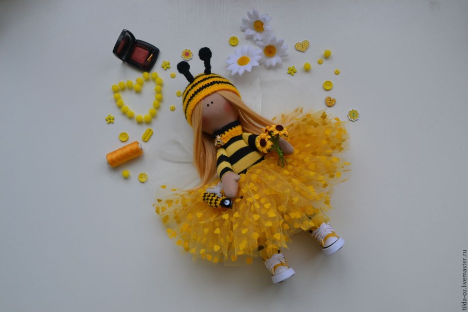 Интерьерная кукла пчела