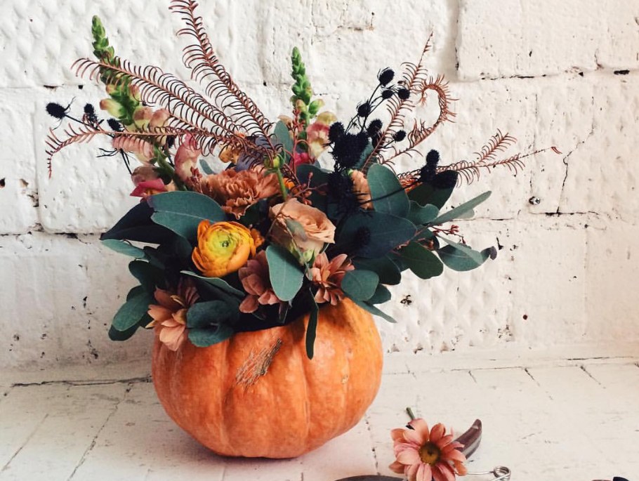 Осенняя экибана в тыкве