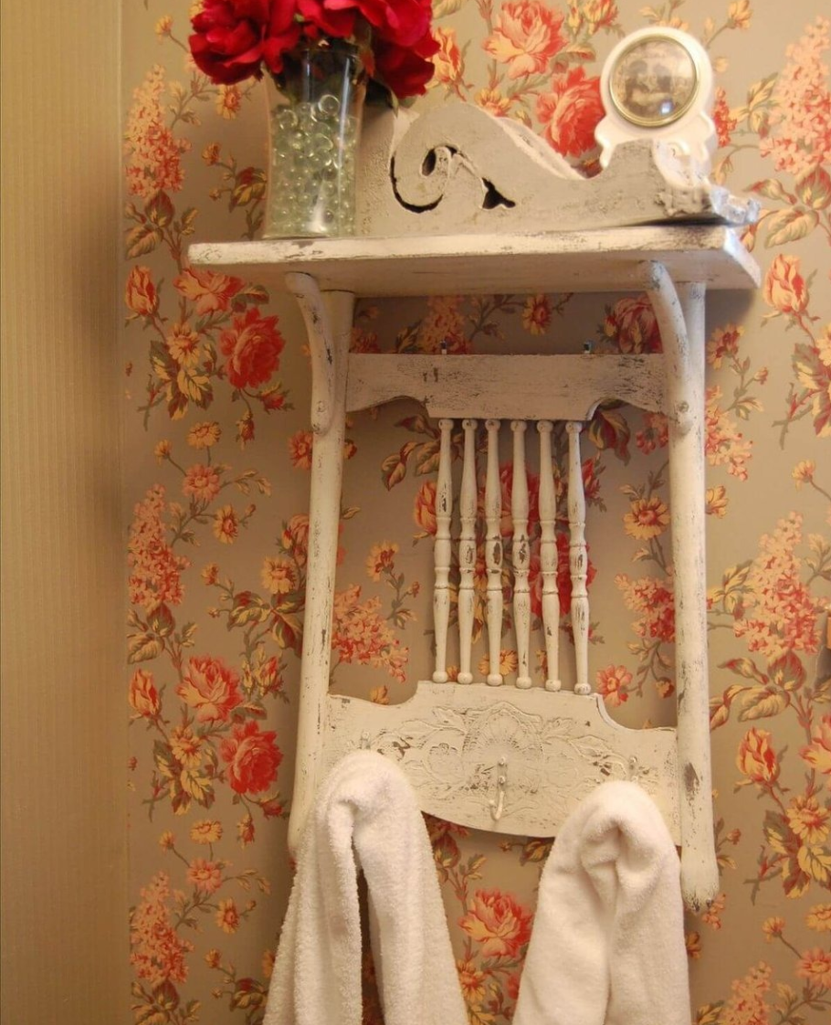 Вешалка из старого стула