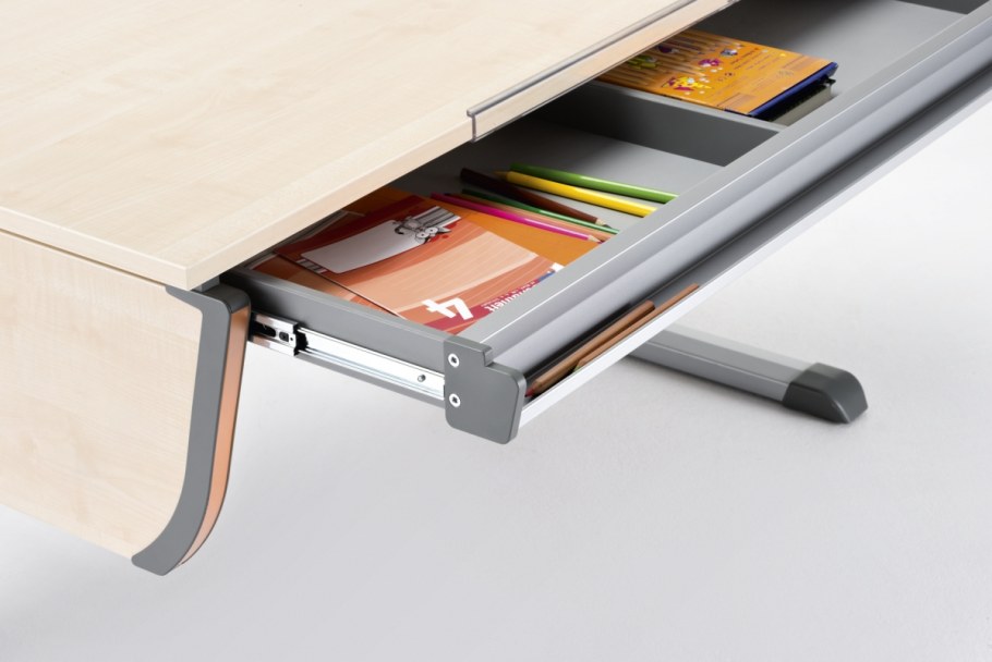 Стол с выдвижным ящиком