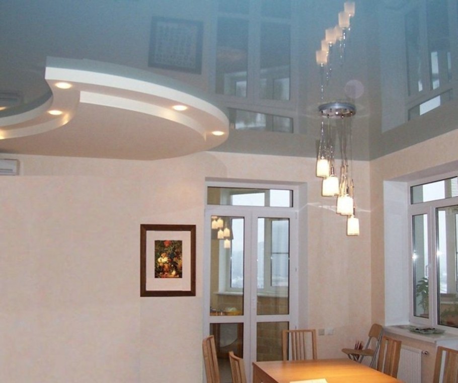 Многоуровневый натяжной потолок на кухне
