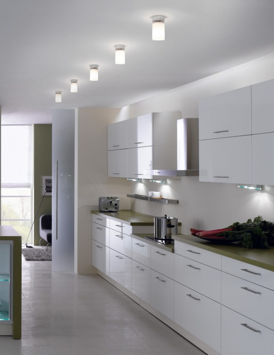 Матовый натяжной потолок на кухне