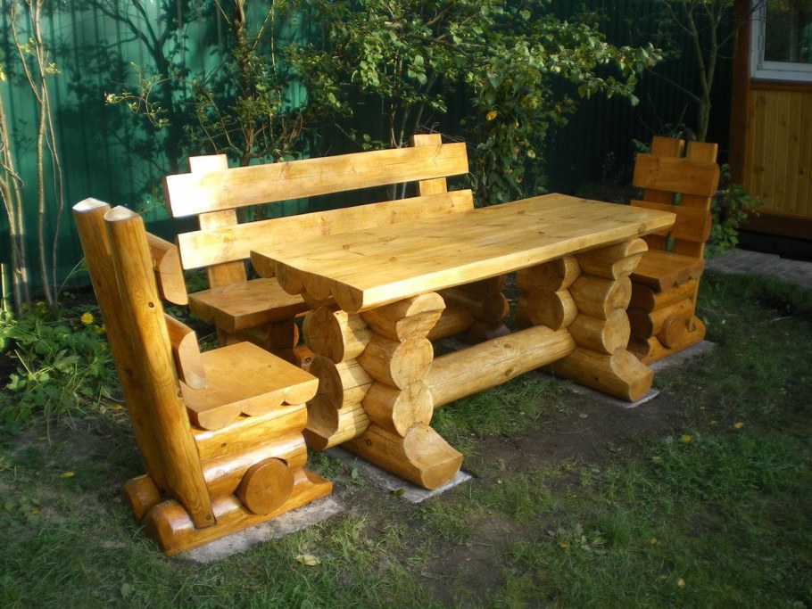 Стол и лавочки из бревен