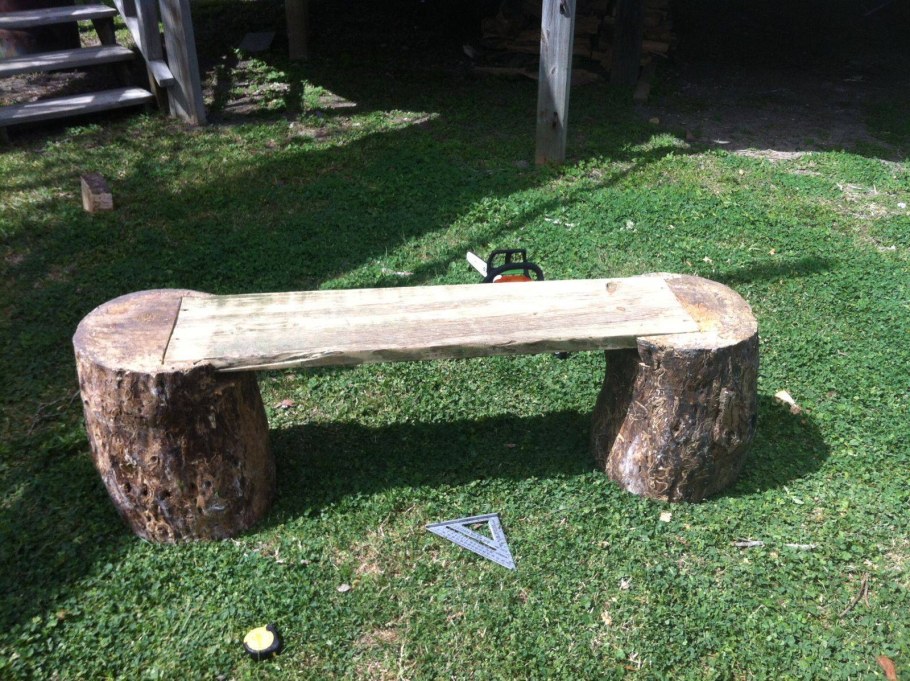 Скамья для сада из бревна