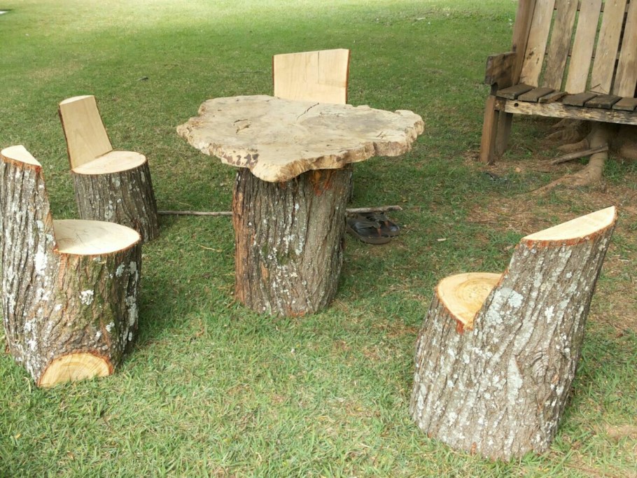 Садовая мебель из пеньков