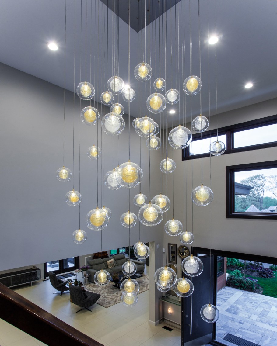 Люстра с шарами потолочная