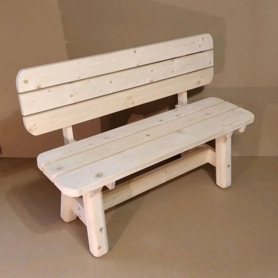 Скамейка из дерева