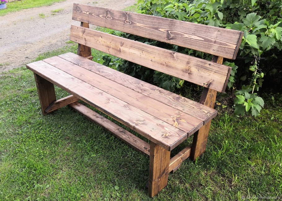 Скамейка из дерева