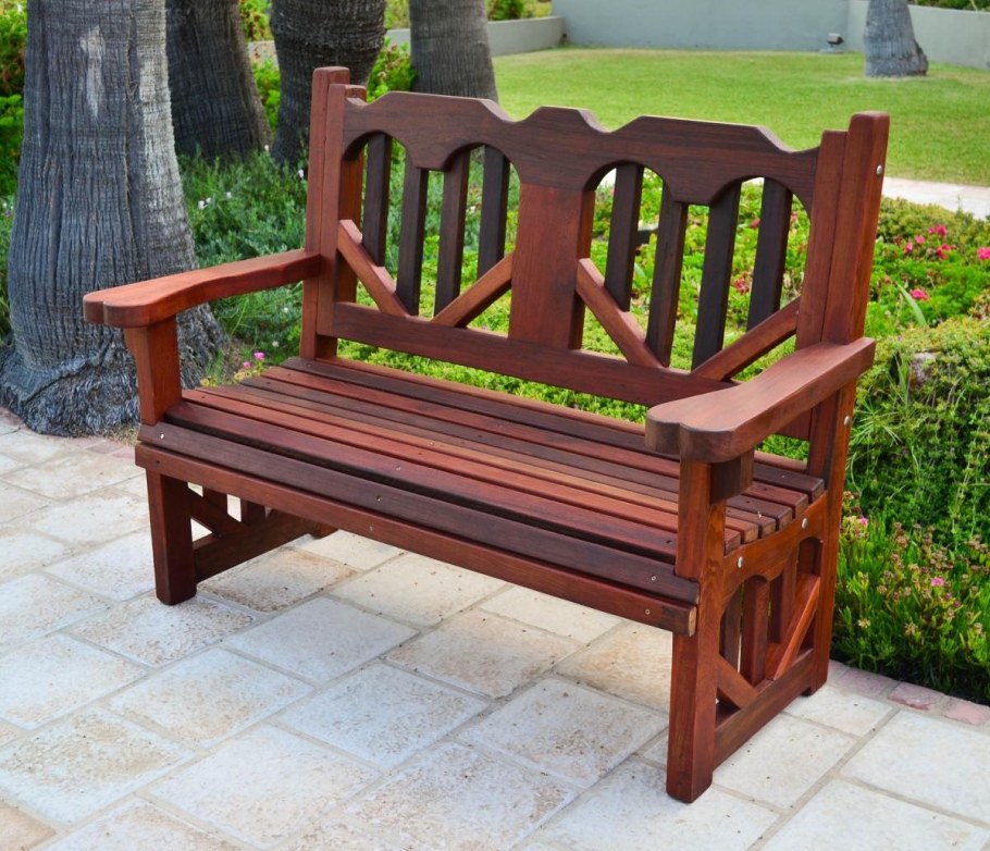 Скамейка деревянная