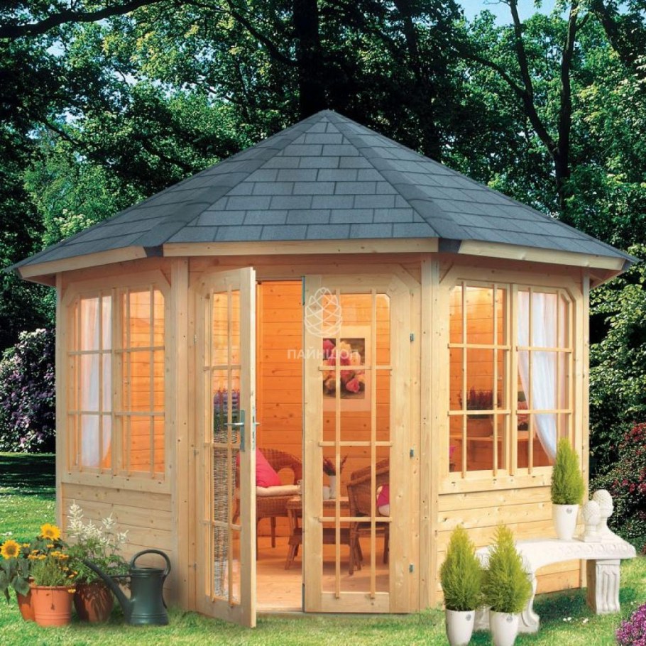 Беседка деревянная застекленная