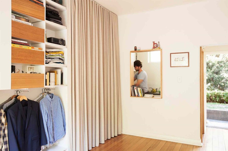 Гардероб со шторами