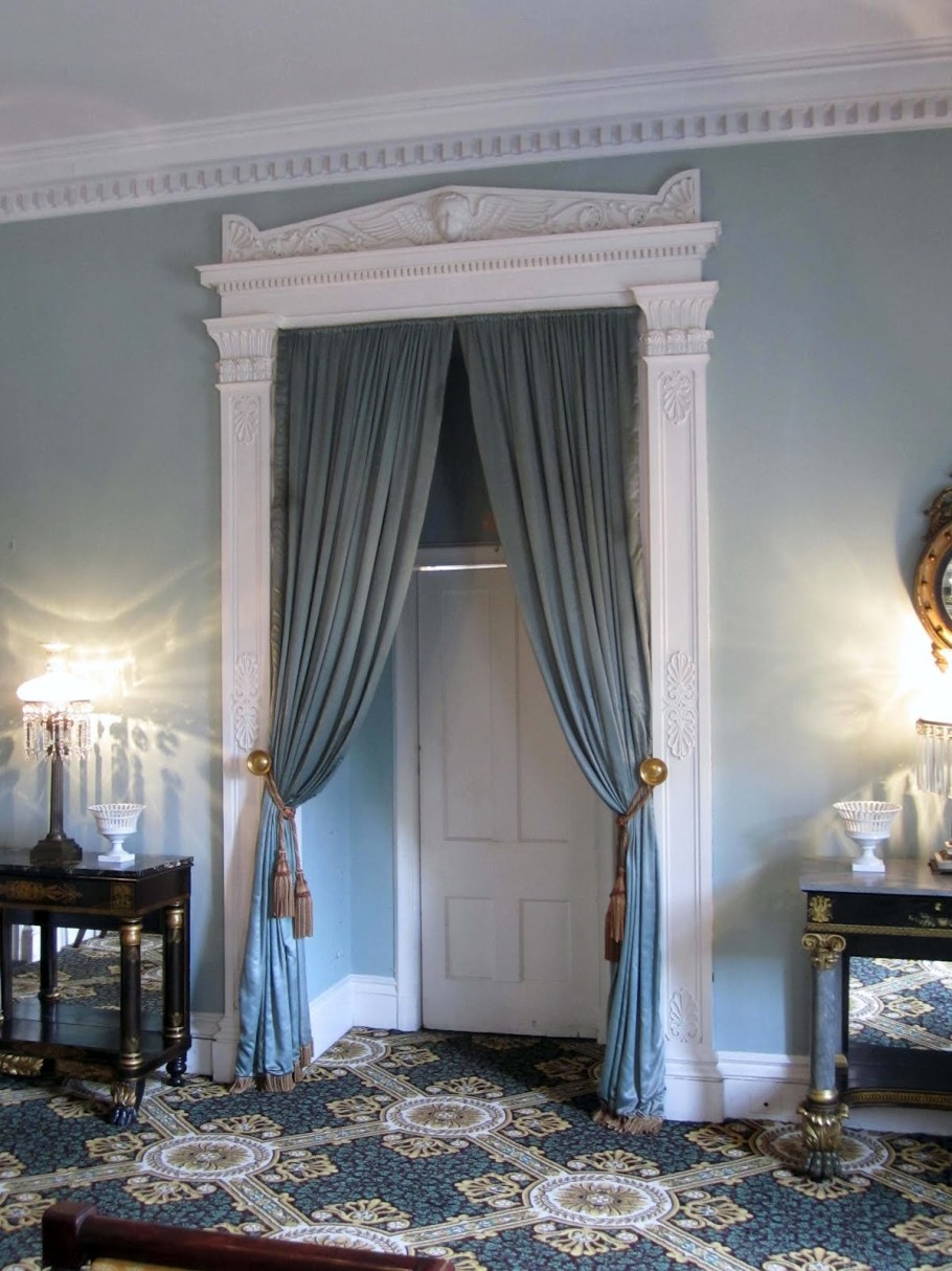 Шотрв еа дверной проем