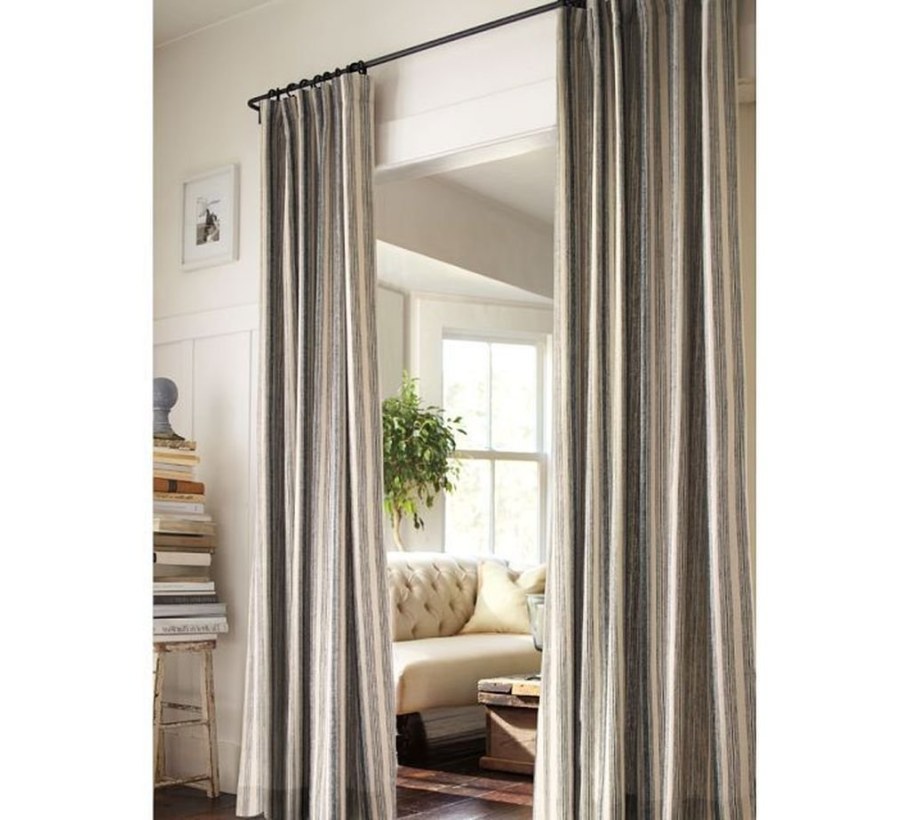 Шторы на дверной проем