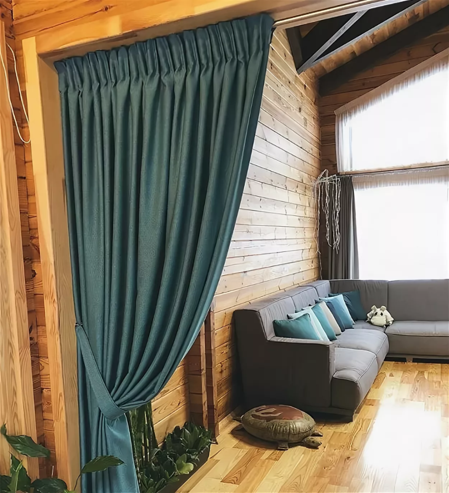 Занавески в деревянном доме