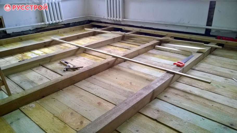 Монтаж чернового пола на лагах в деревянном доме