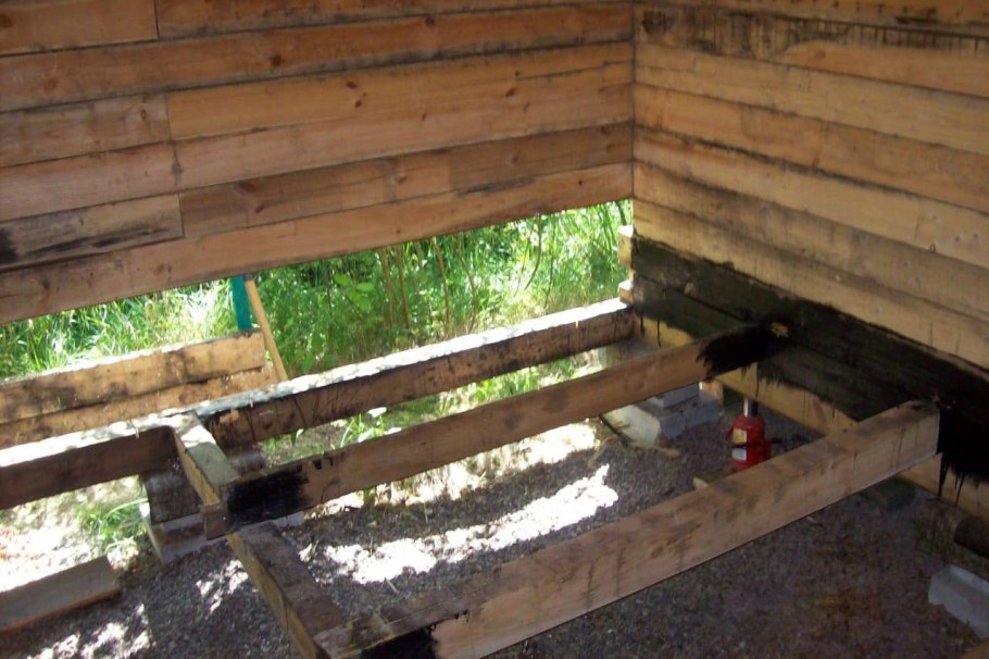 Деревянные полы в деревенском доме