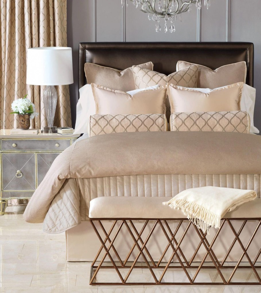 Постельное белье в интерьере спальни