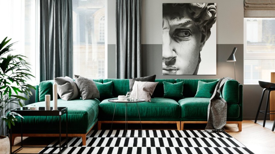 Гостиная с изумрудным диваном