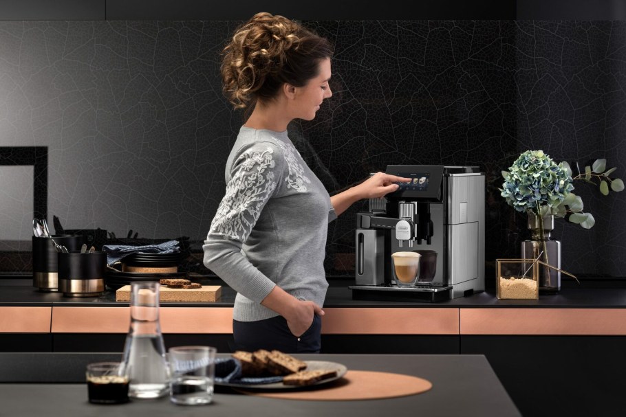 Кофемашина Delonghi офисная