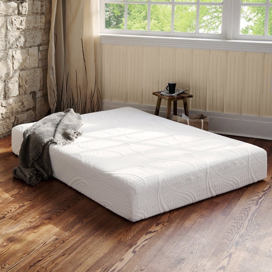 Кровать из матраса