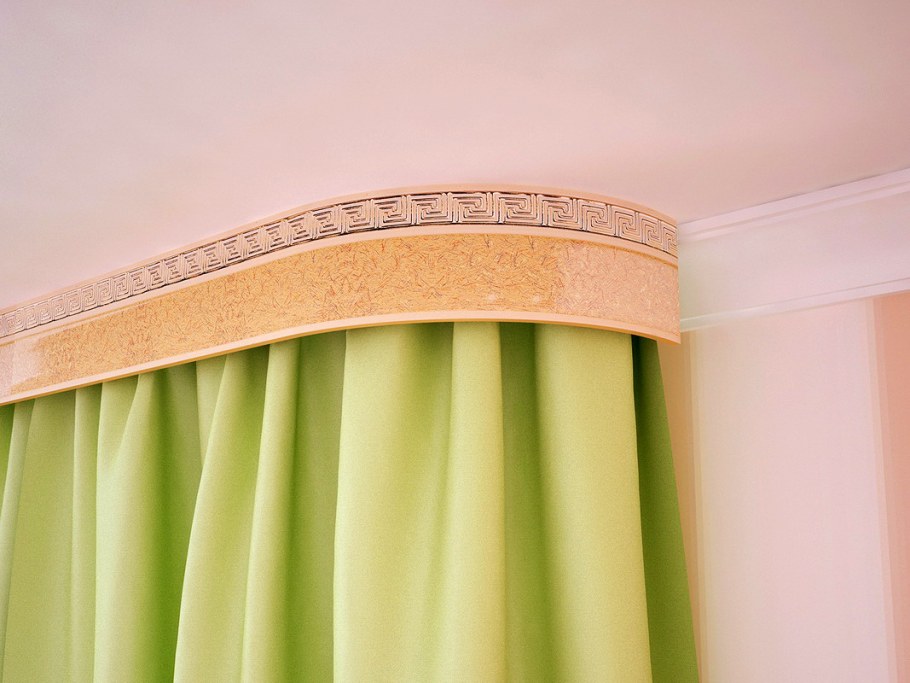 Потолочный карниз для натяжных потолков