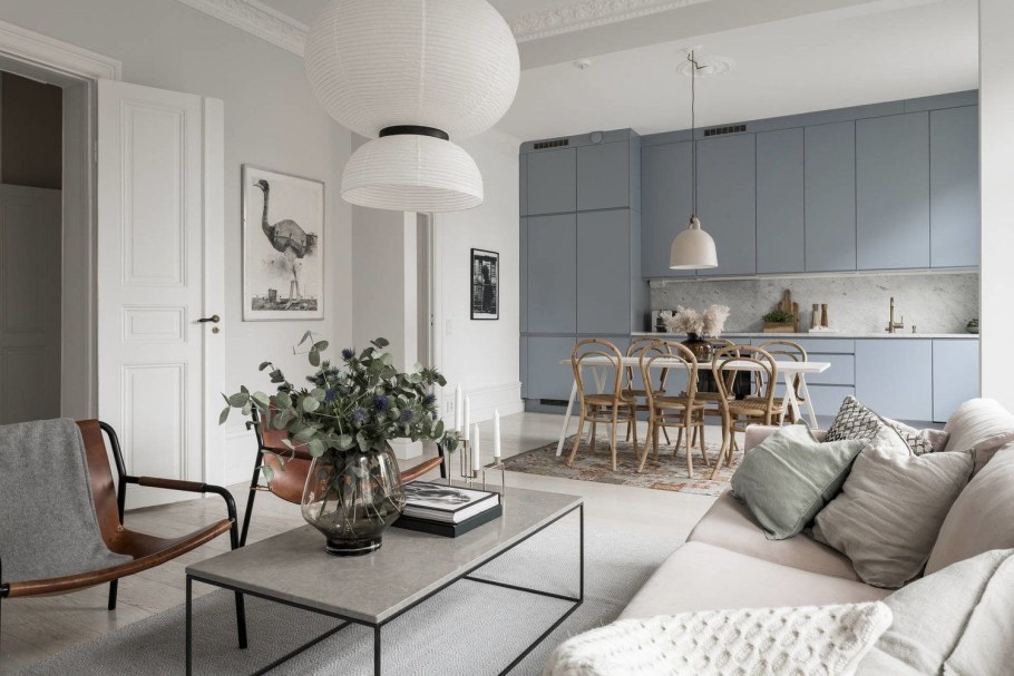 Кухня-гостиная в скандинавском стиле голубая