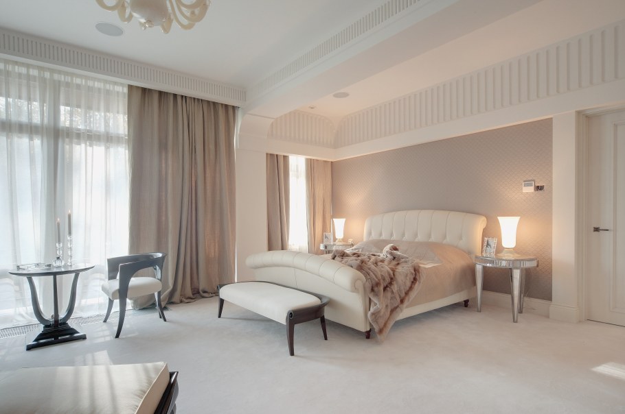 Бежевые стены в спальне