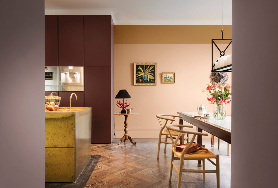 Охристые стены в интерьере