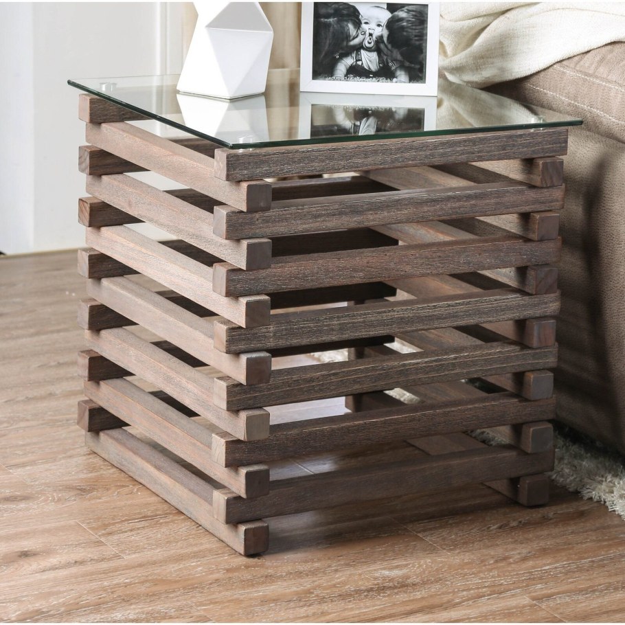 Стол из деревянных реек