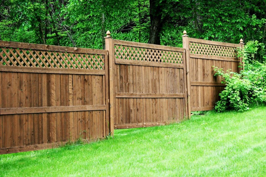 Красивые заборы из дерева